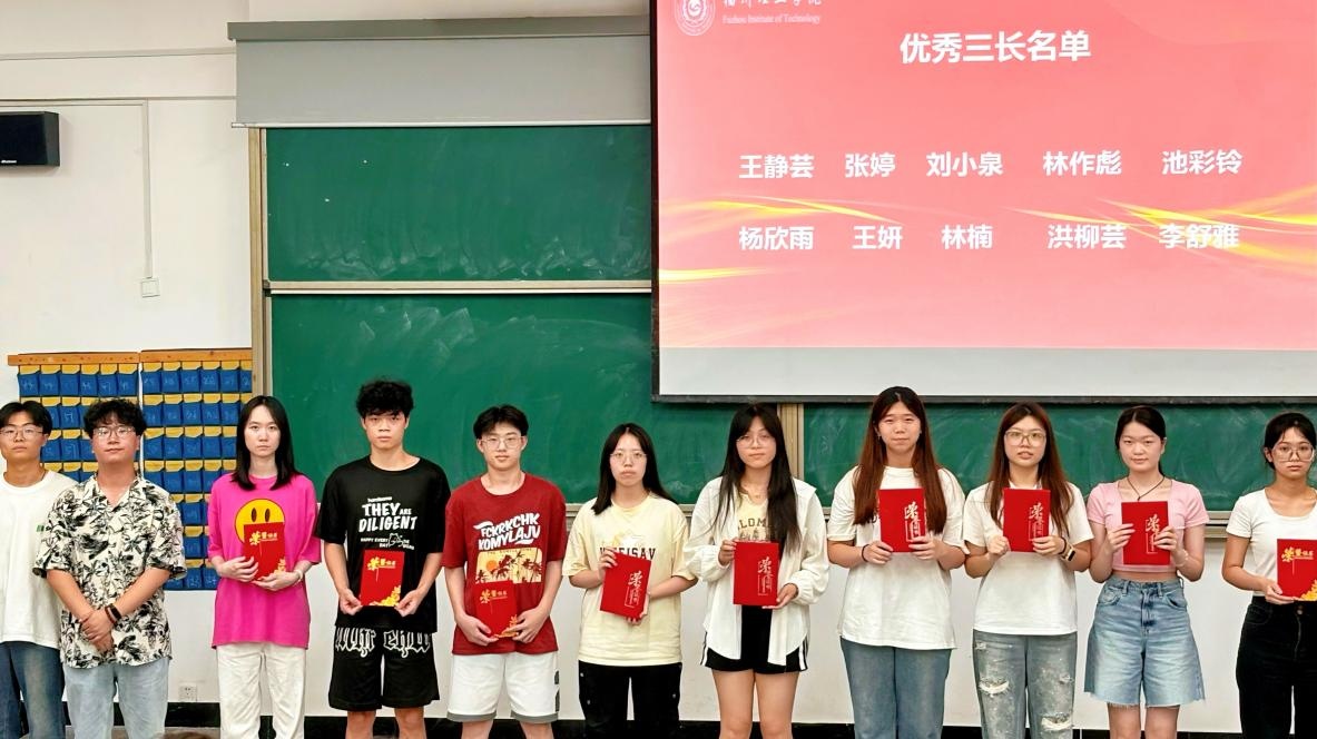 展风采 树新风——护理与健康学院举行2025年度5月份5A宿舍表彰大会