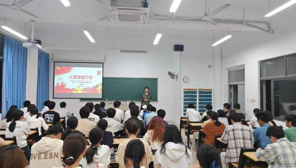 播撒信仰火种，筑牢初心根基 | 2025级新生入党启蒙教育